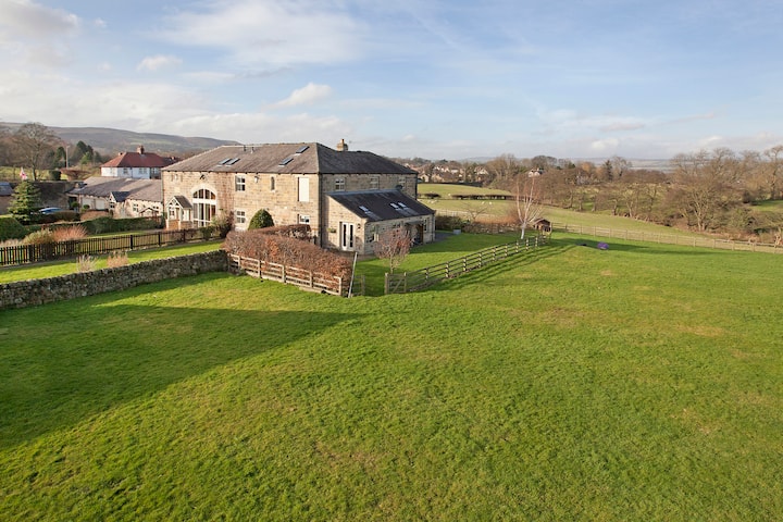 Family Friendly Barn Ilkley, Amazing Views,Hot Tub