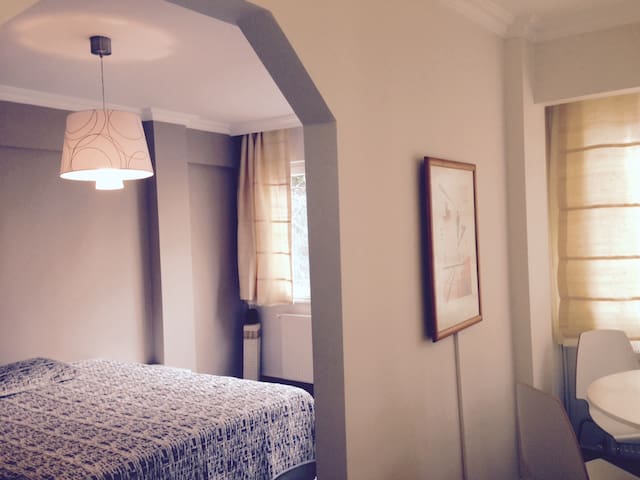 3.silent corner 30 seconds from the tramway