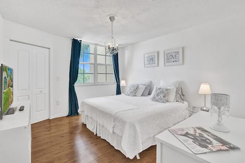Renovated cozy Yacht Club Aventura free parking