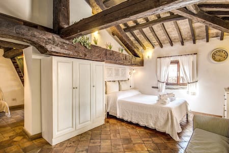 Lovely apartment overlooking the Pantheon square