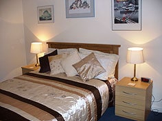 كينجسيز مع حمام داخلي