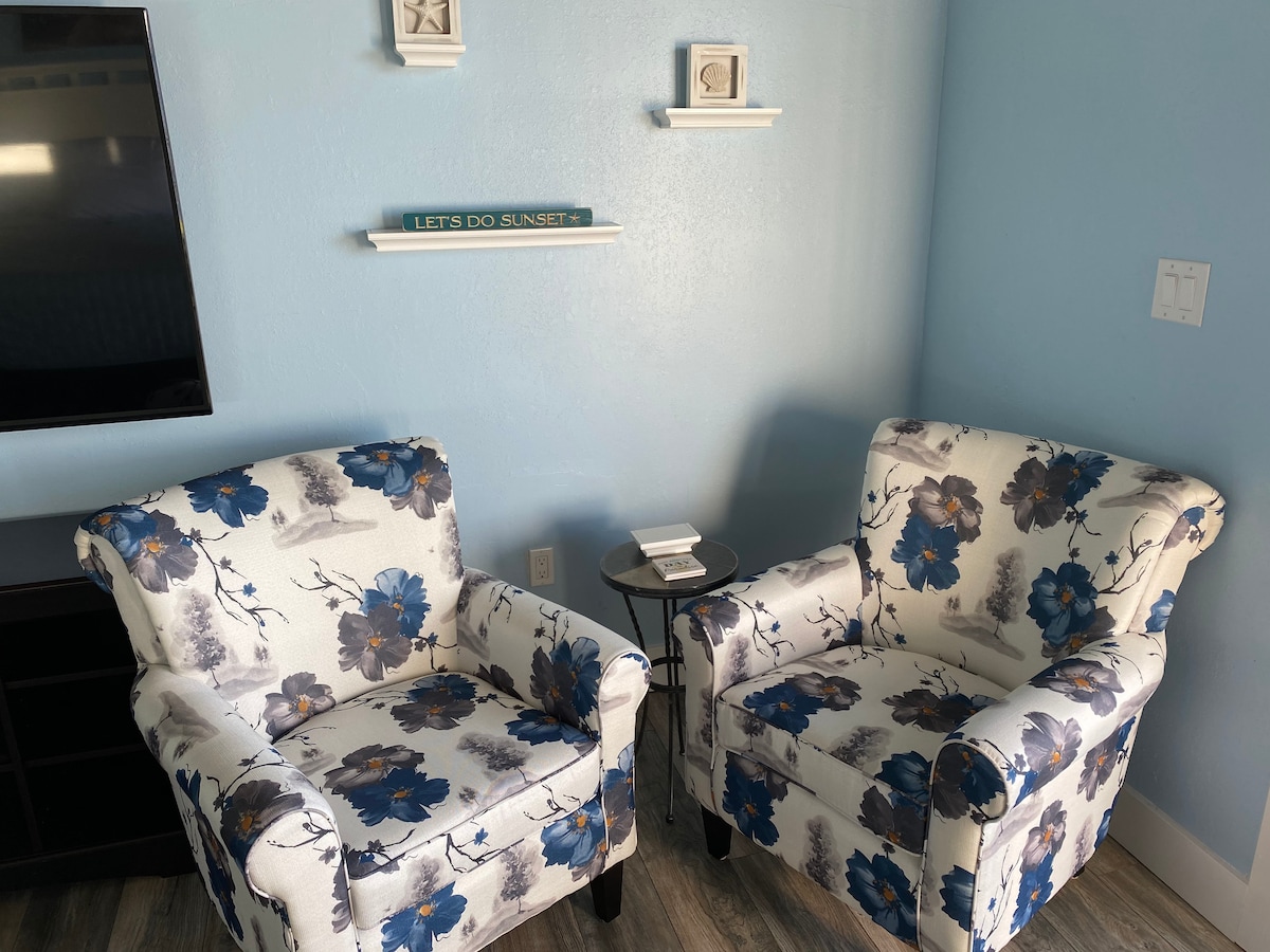 Sjednite i popijte kavu.