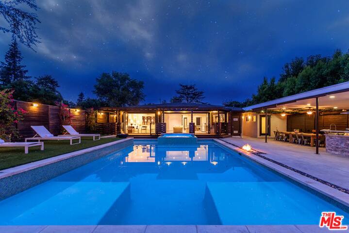 Your Own Private RESORT!🏝9BR/10BA Gated Compound✰ gallery image 2