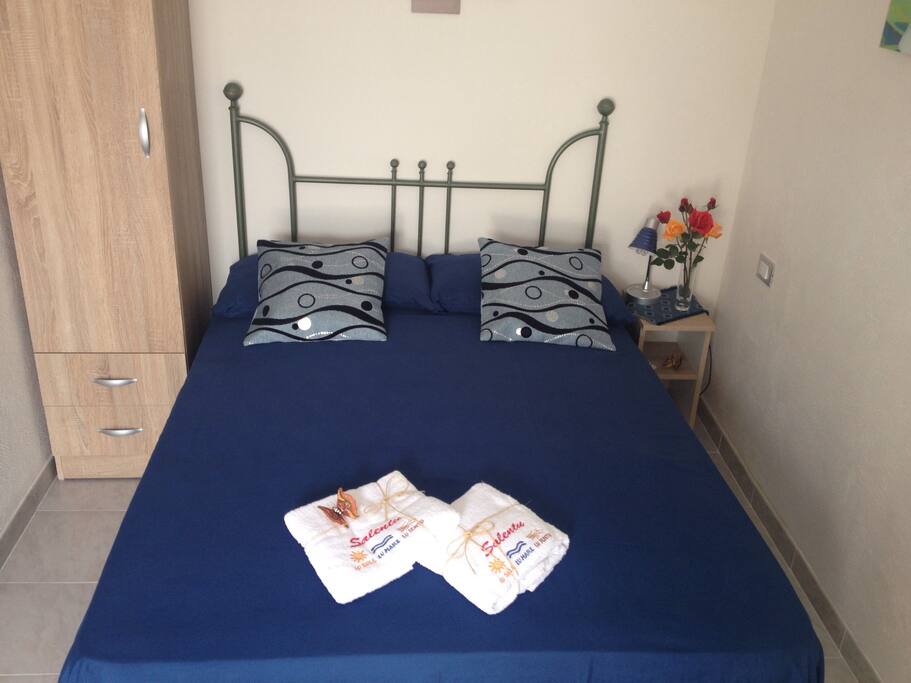 Letto francese con biancheria