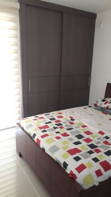 Cuenta cos dos habitaciones y dos baños