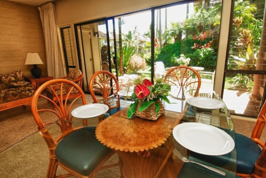Dining looking out onto lanai