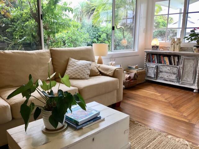 Charming Collaroy Beach Cottage gallery image 4