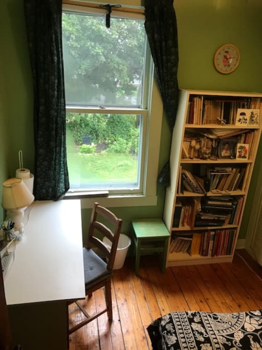 small room, single bed (winter only)