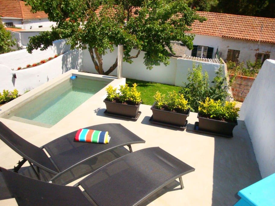 Swimming pool for some quick and refreshing baths, garden with a fruit tree, and lounging chairs to take advantage of Cascais beautiful weather and blue skies most of the year.