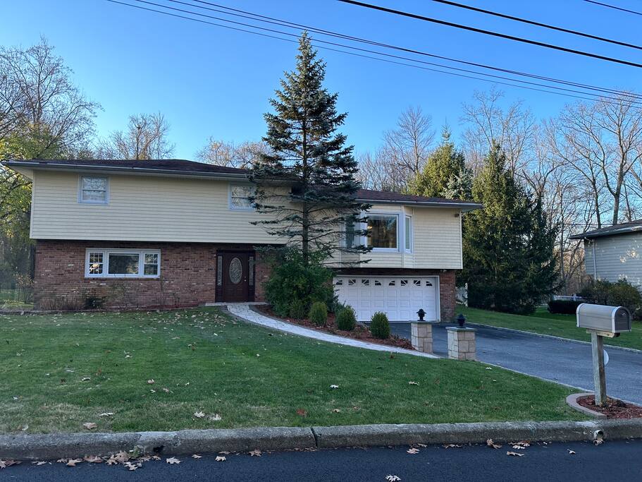 Private Room in a Scenic NYC Suburb