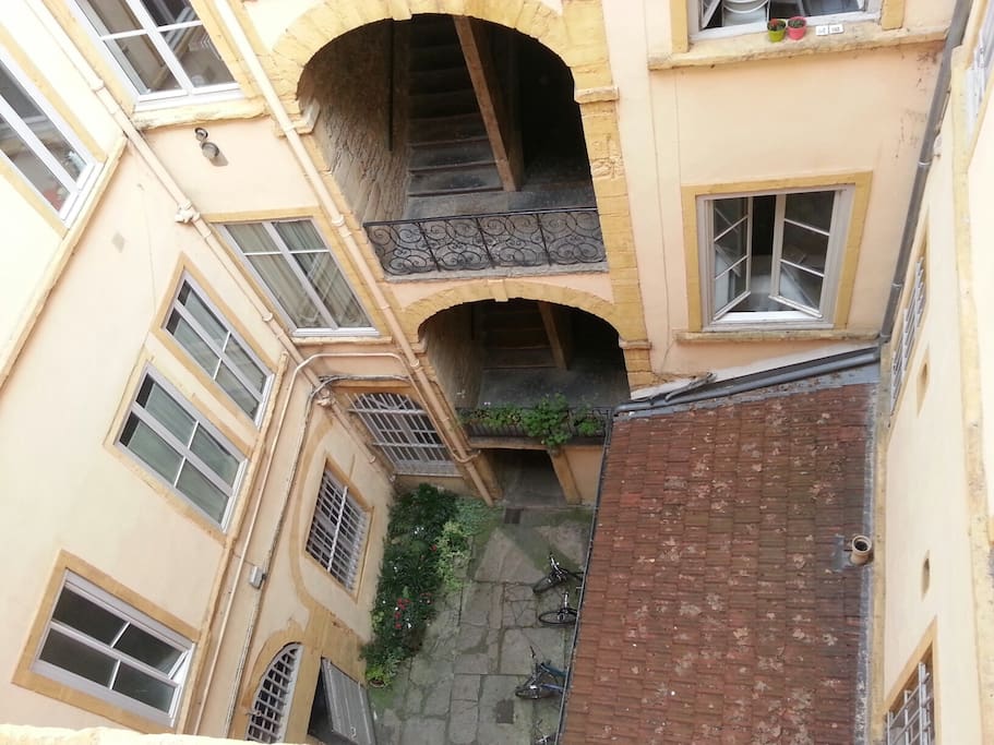 Cour vue de l'appartement