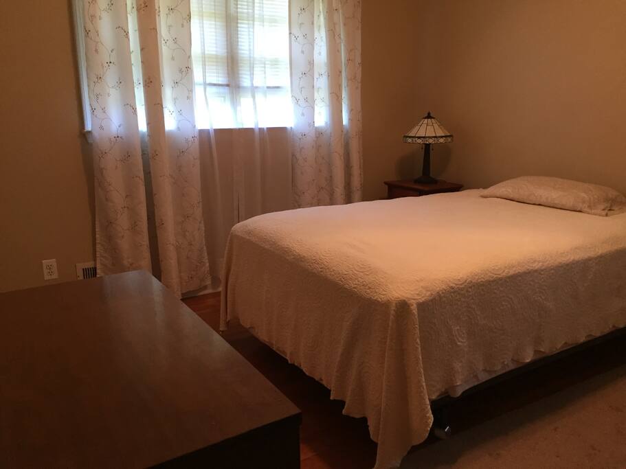 Bedroom: double bed