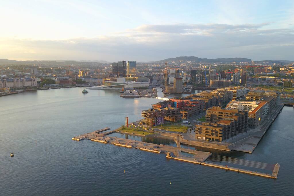 Sørenga pier on the right, the National Opera House and the center of Oslo to the left