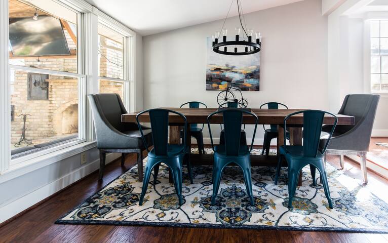 Lux Downtown Estate Heated Pool and Spa Sleeps 18! gallery image 4