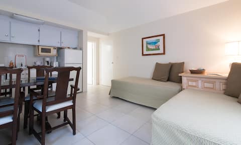 Clairfont Guest Apartments (Apt. 6) Near Beaches