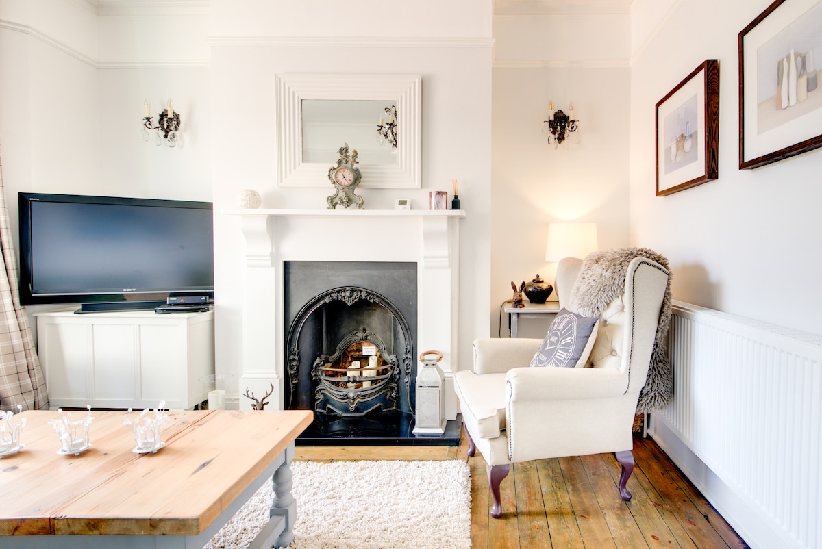 Top performing Airbnb: Matlock Bath cottage gorgeous views/walled garden in Derbyshire