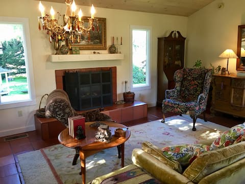 Successful Airbnb property: Guest Quarters Near Asilomar & Pebble Beach #0335 in Pacific Grove