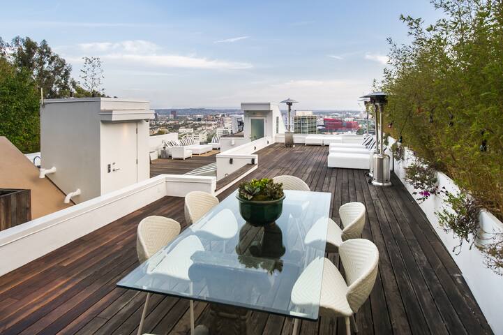 Modern Hollywood Hills mansion with City Views gallery image 3