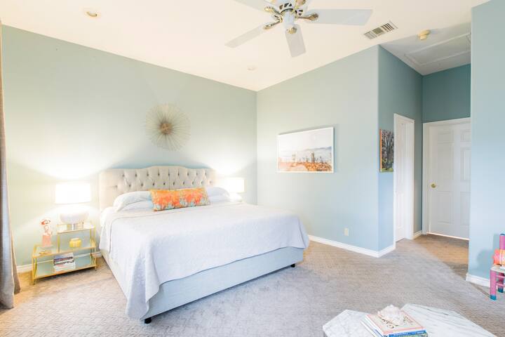 West Lake Hills Retreat Near Downtown gallery image 2