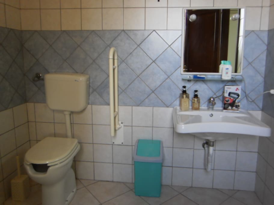 bagno in camera con doccia adatto anche agli anziani con difficoltà motorie