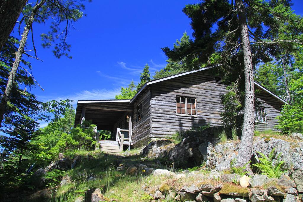 Walk up to the porch along a little path and a few stone steps to the porch.