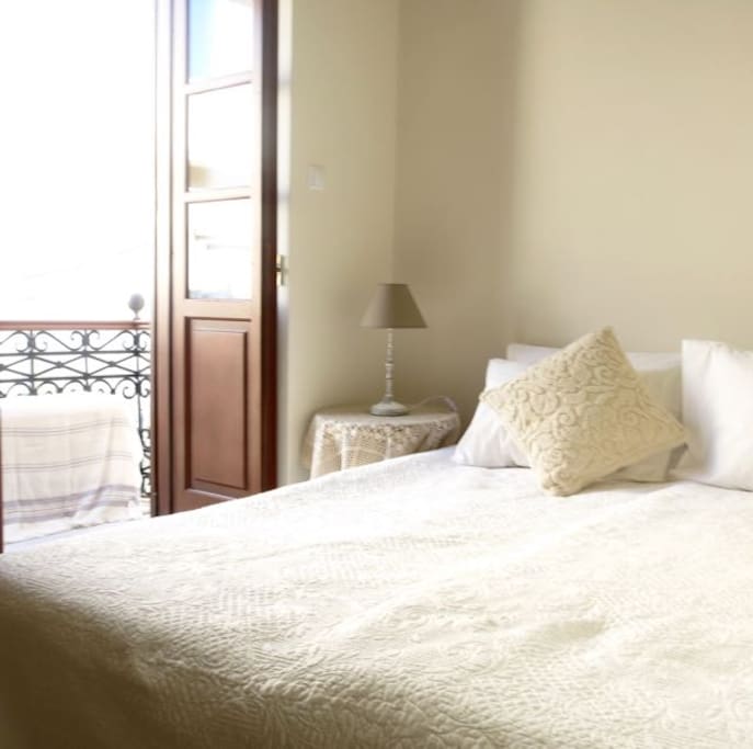 Queen bed room with balcony