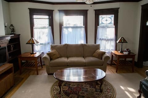 Top performing Airbnb: Vintage Buffalo Apartment on bike path street in Buffalo