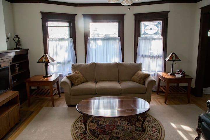 Vintage Buffalo Apartment On Bike Path Street - LECOM Harborcenter