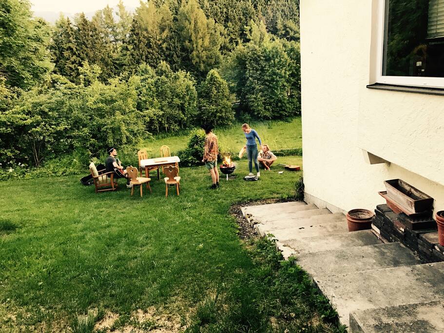 Der wundervolle Garten mit angrenzender Pferdeweide