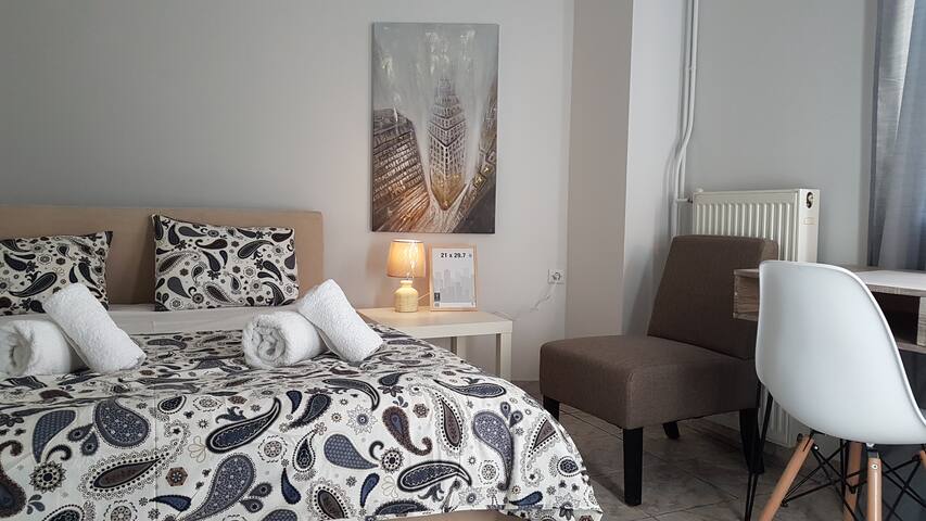 Palette Apartment (Champagne) – Athens Center gallery image 5