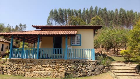 Top Airbnb: Charming Cottage on a farm near BH em Divinópolis