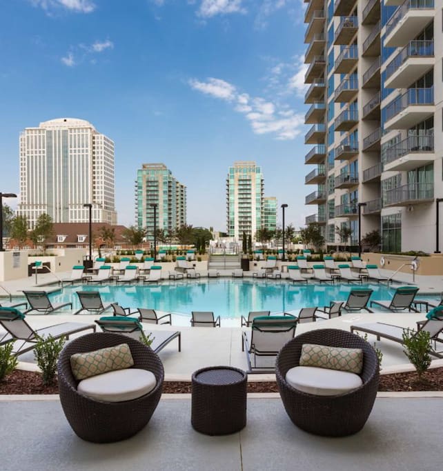 Sky desk: access to heated pool, 24-hour gym and community common space
