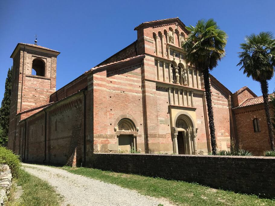 Nei dintorni ... Abbazia di Vezzolano 5-6 maggio CERAMICHE ITINERANTI