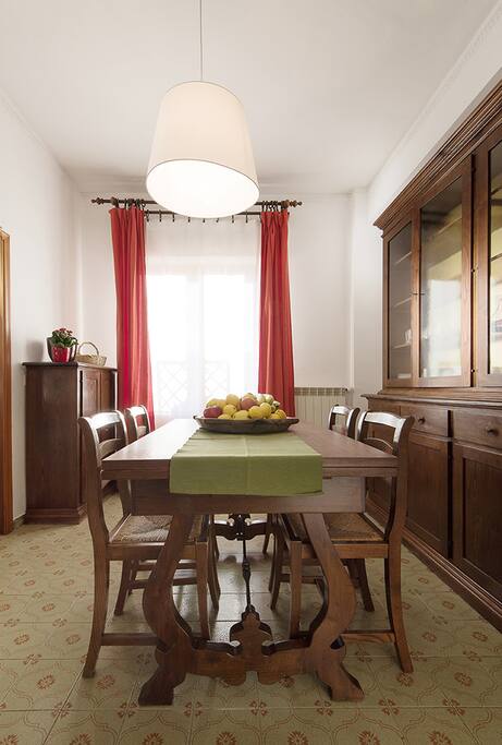 sala da pranzo, esposta a sud, con balcone