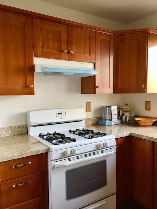 Kitchen: Coffee & Tea are provided