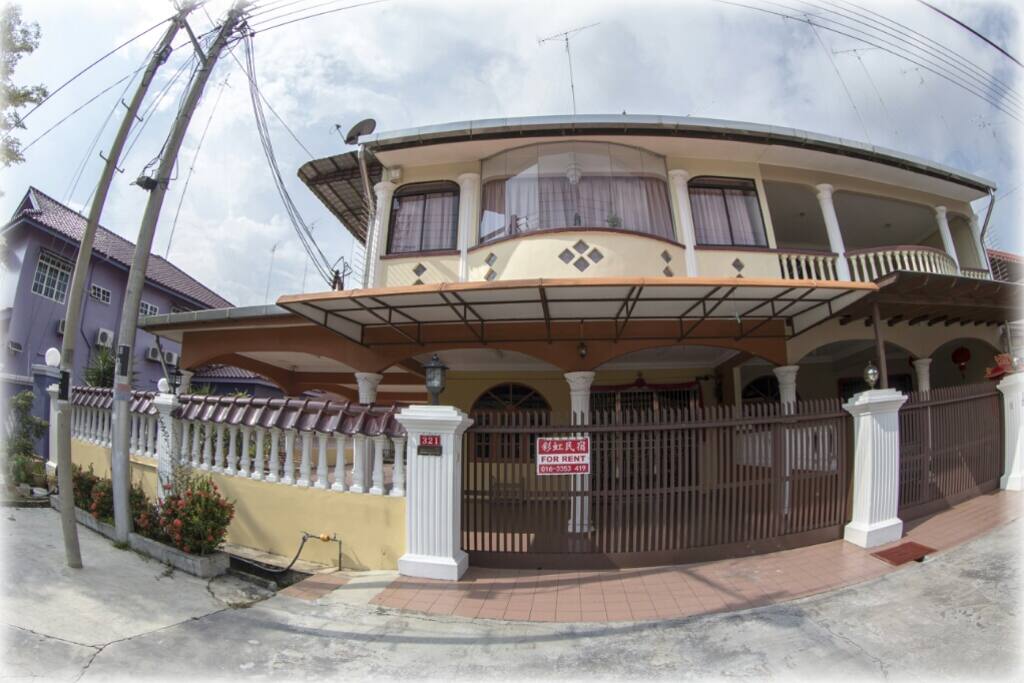 Double Storey Terrance House, Corner Lot.