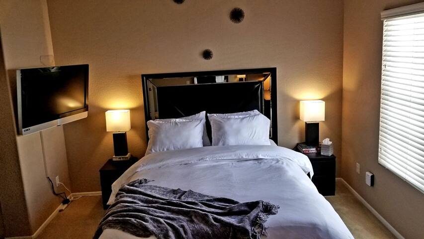Cozy Master Suite in Carmel Valley, San Diego, CA