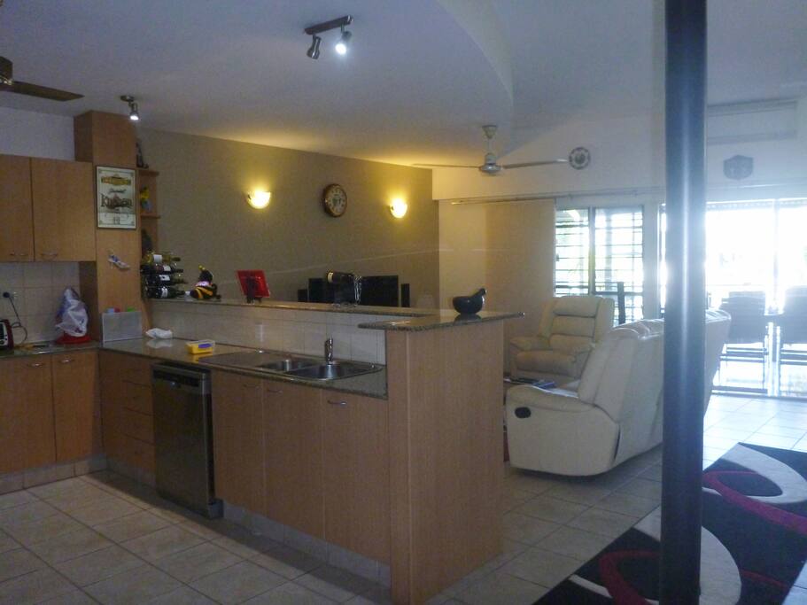 Kitchen & Lounge
