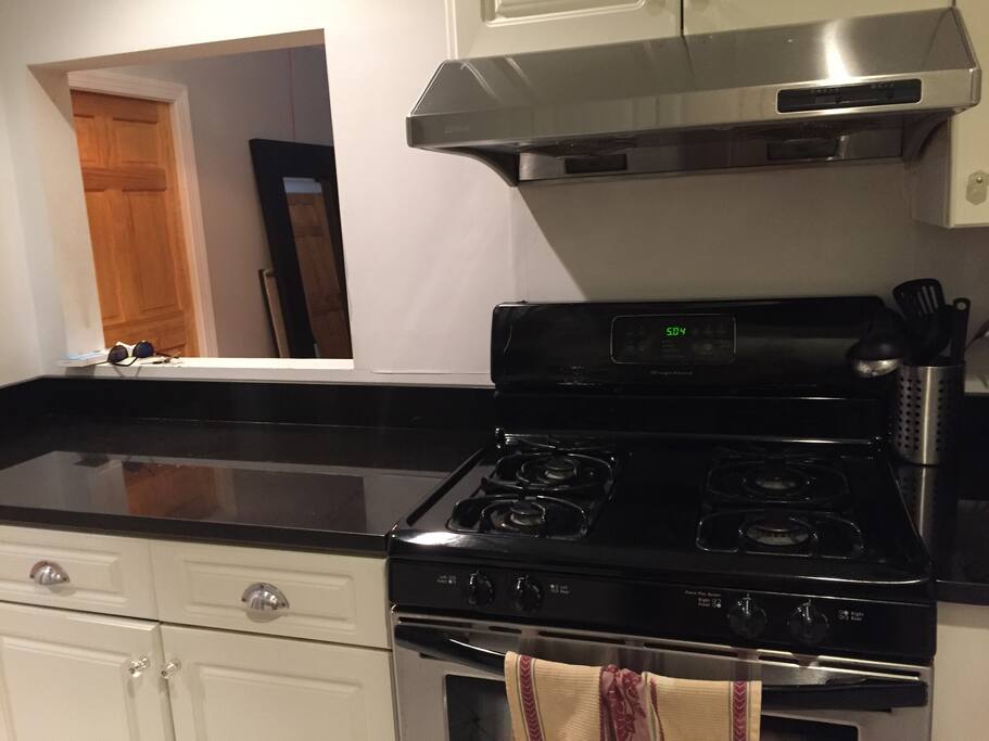 Kitchen (well-equipped)