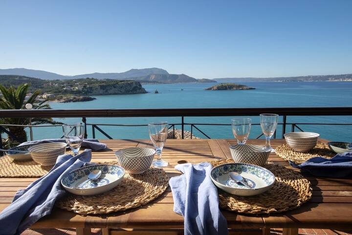 Luxury Seaview Apartment, 1min walk from beach! gallery image 5