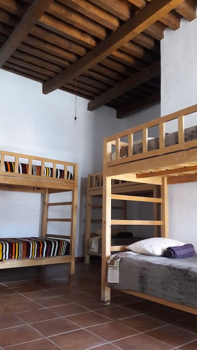 Habitación amplia y fresca.
