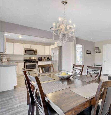 Vegas Ohana Retreat Near Airport & Las Vegas Strip gallery image 5