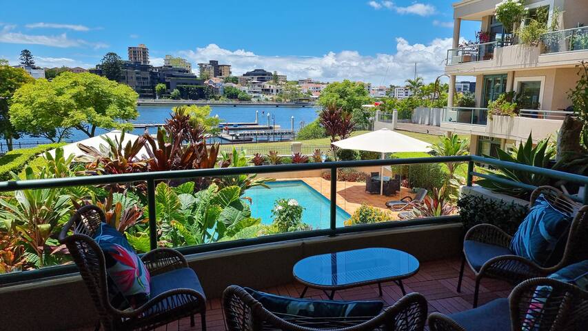 Riverfront home near the Story Bridge gallery image 3