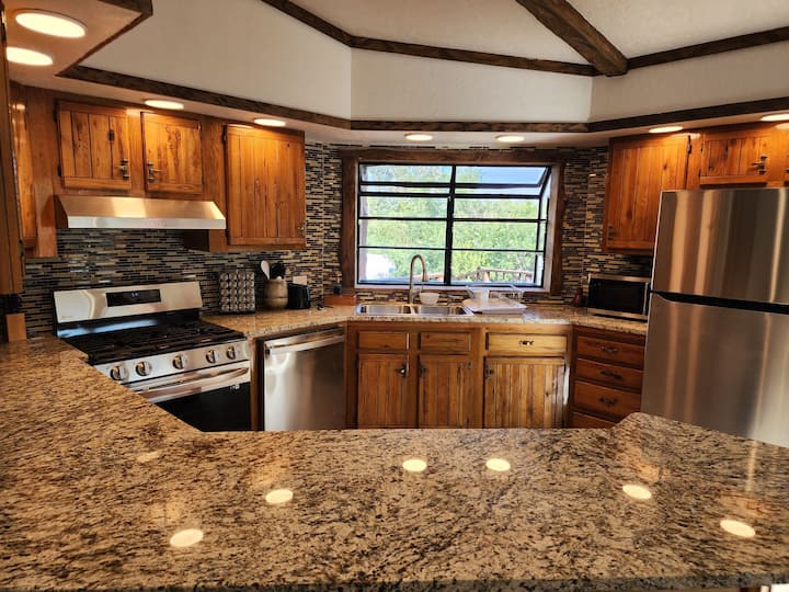 Pancho Villa Cabin Mountain Views/ Lake access - Cabins for Rent in ...