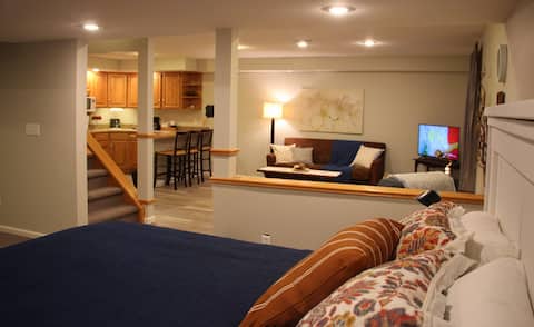 Lower Level Guest Suite w/ Kitchenette