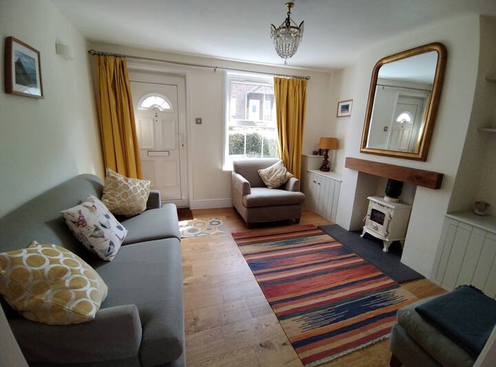 Cosy 2Bedroom Cottage in quiet village location Cottages for Rent in