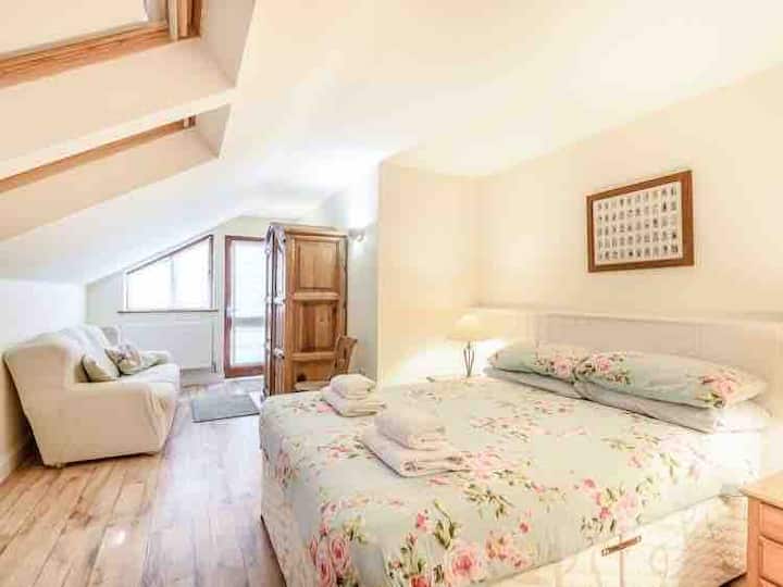 غرفة النوم رقم1 (1 سرير مزدوج في الطابق العلوي)