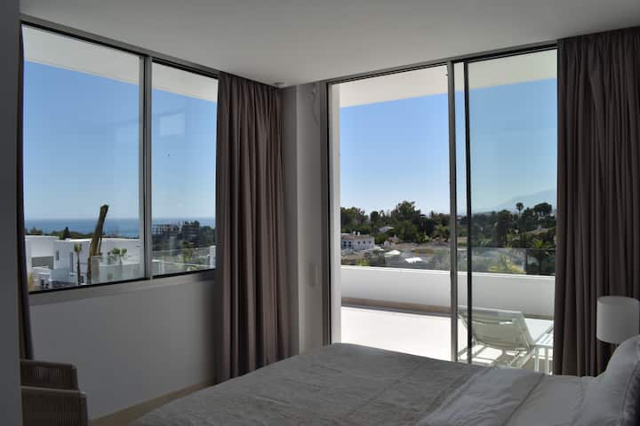 Boven slaapkamer met tweepersoonsbed (2)