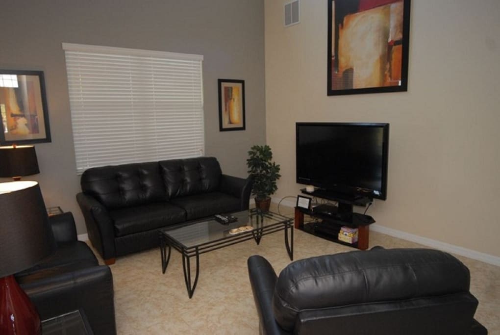 Screen,TV,Television,Couch,Furniture