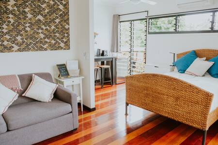 Staycation Modern Inner City Garden Studio